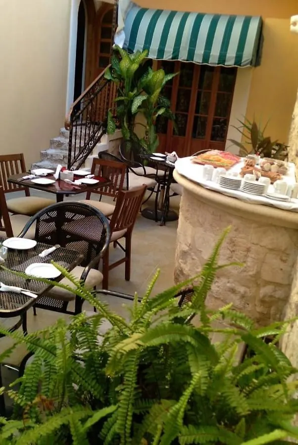 Cancun International Suites 4*,