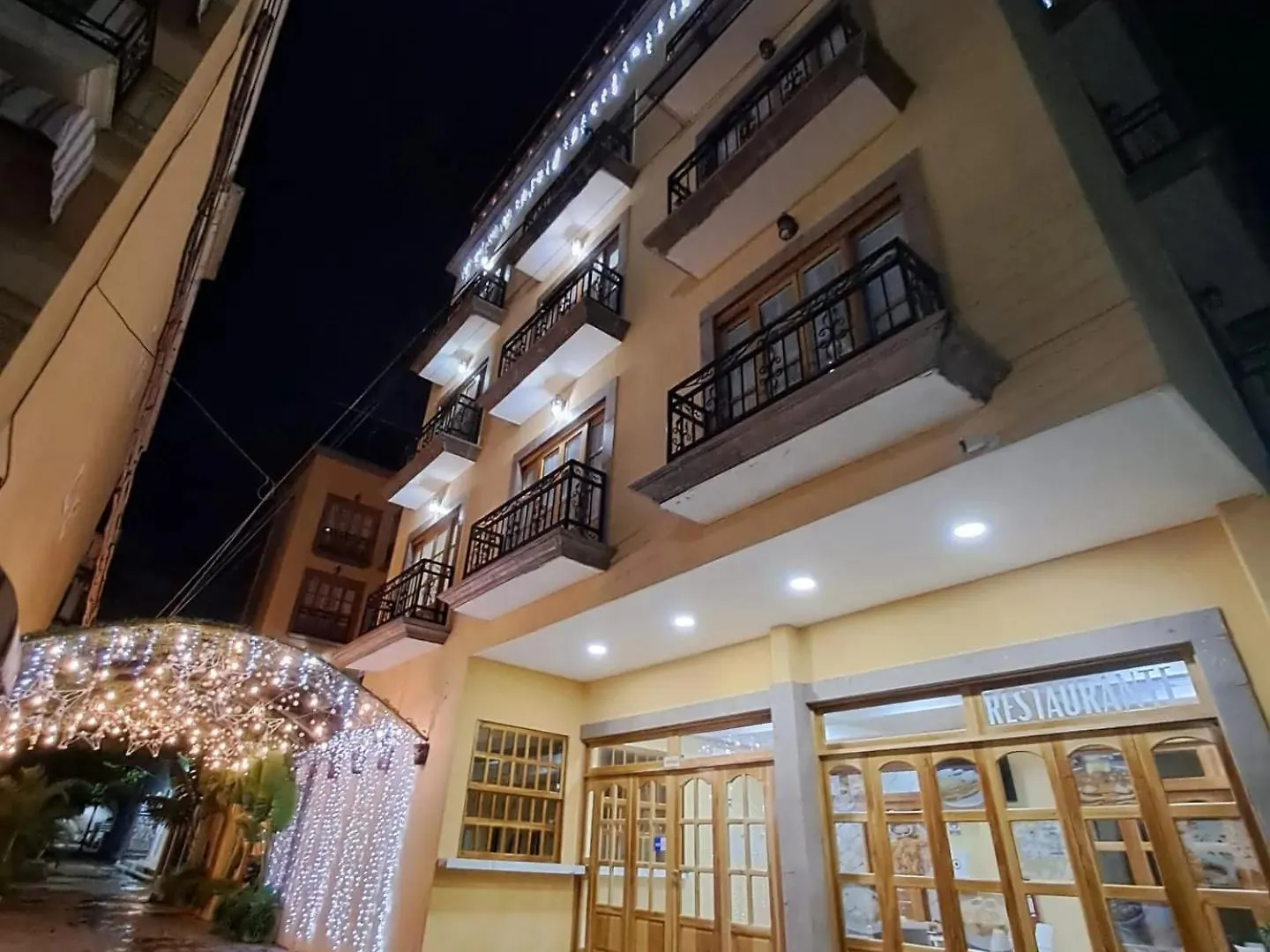 Cancun International Suites 4*,  מקסיקו