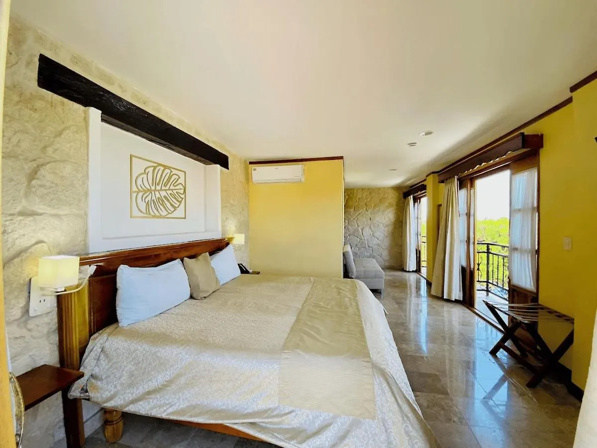 Cancun International Suites 4*,